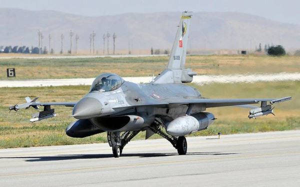 Су-34 против F-16: сможет ли «Сокол» безнаказанно закогтить «Утенка»?